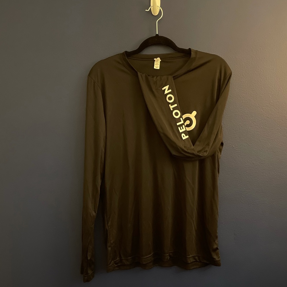 Peloton Men’s athletic shirt (Medium)